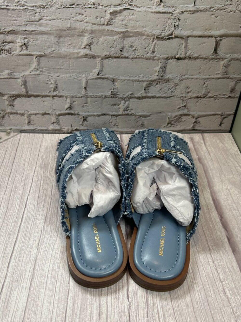MICHAEL KORS BERKLEY FLAT SANDAL (9,5) - Picture 5 of 12